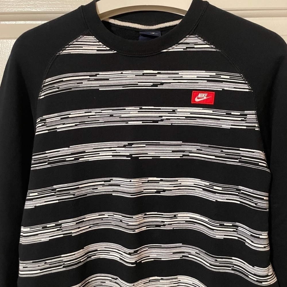 Nike Crew Static Speed Stripe Black & White Crewneck Pullover Sweater Size Med